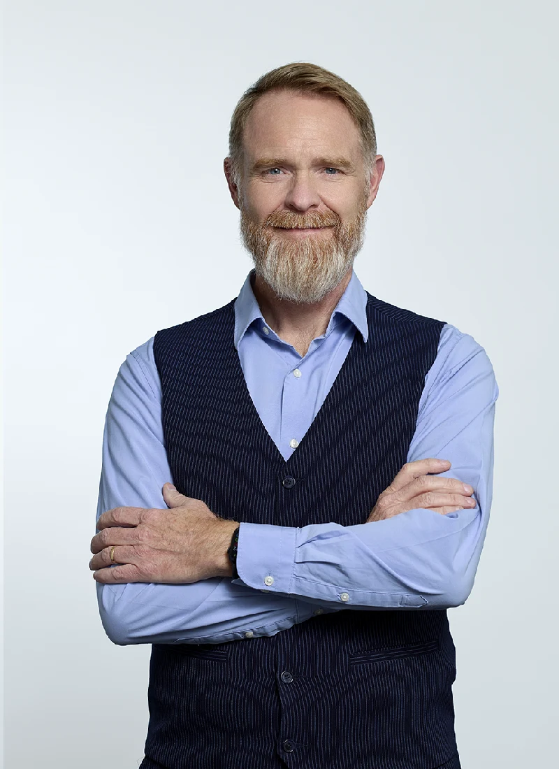 Portrait Robert Williams Director Sales